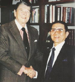 Fukataro Takahashi (Founder of Hikari Japan) being congratulated by President Reagan in 1989 for being voted one of the top businessmen in Japan.